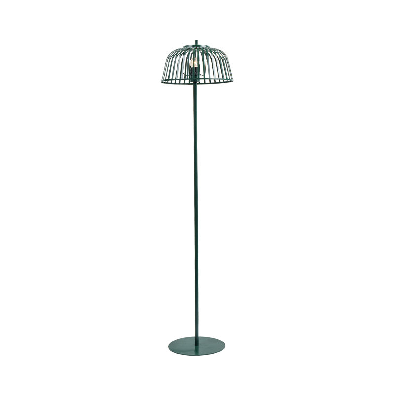 Lampada da pavimento del paralume in ferro battuto