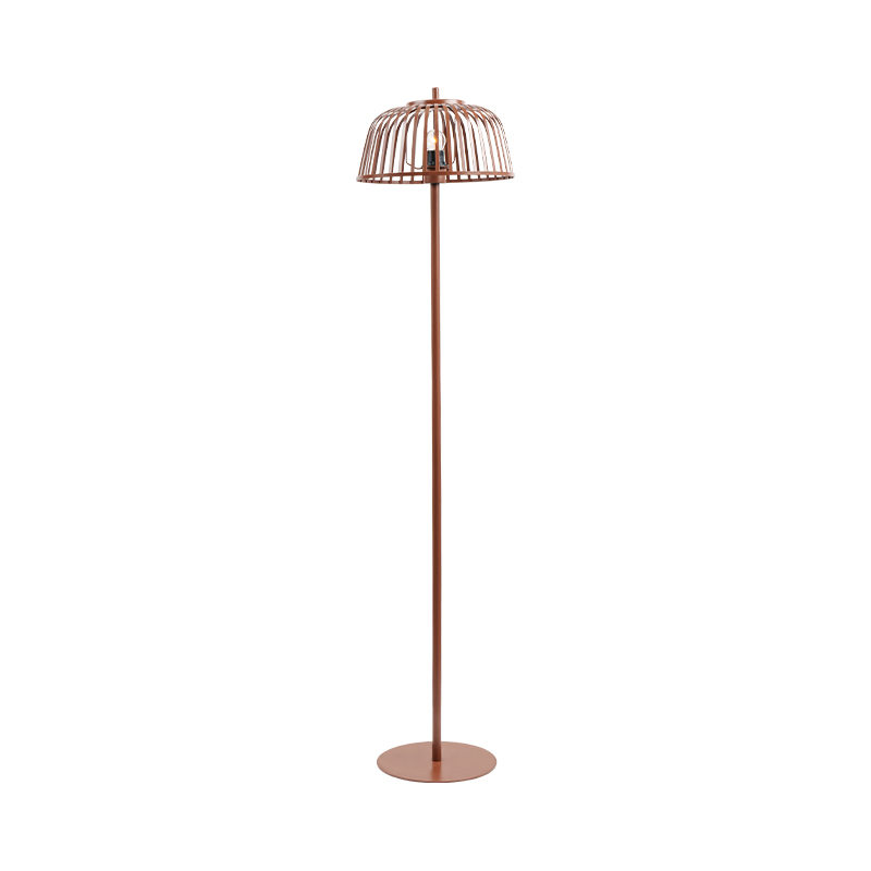 Lampada da pavimento del paralume in ferro battuto