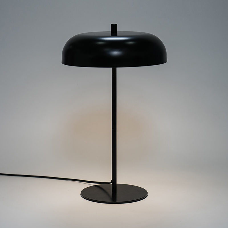 Lampada da tavolo in metallo vintage a LED