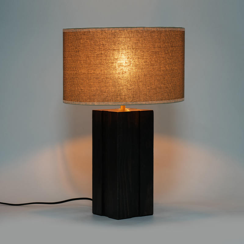 Lampada da tavolo in legno artistico