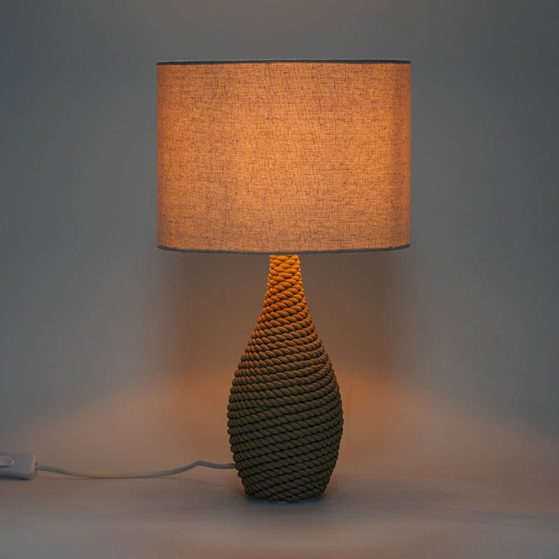 Lampada elegante intrecciata di rattan giapponese