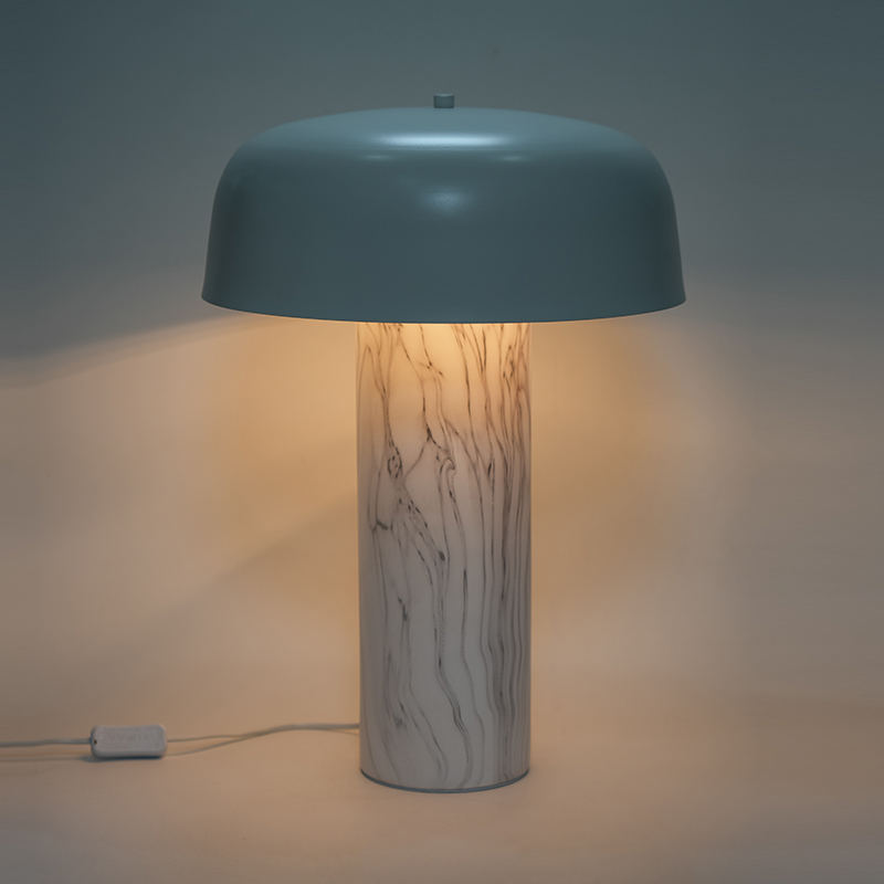 Lampada da tavolo in marmo nordico