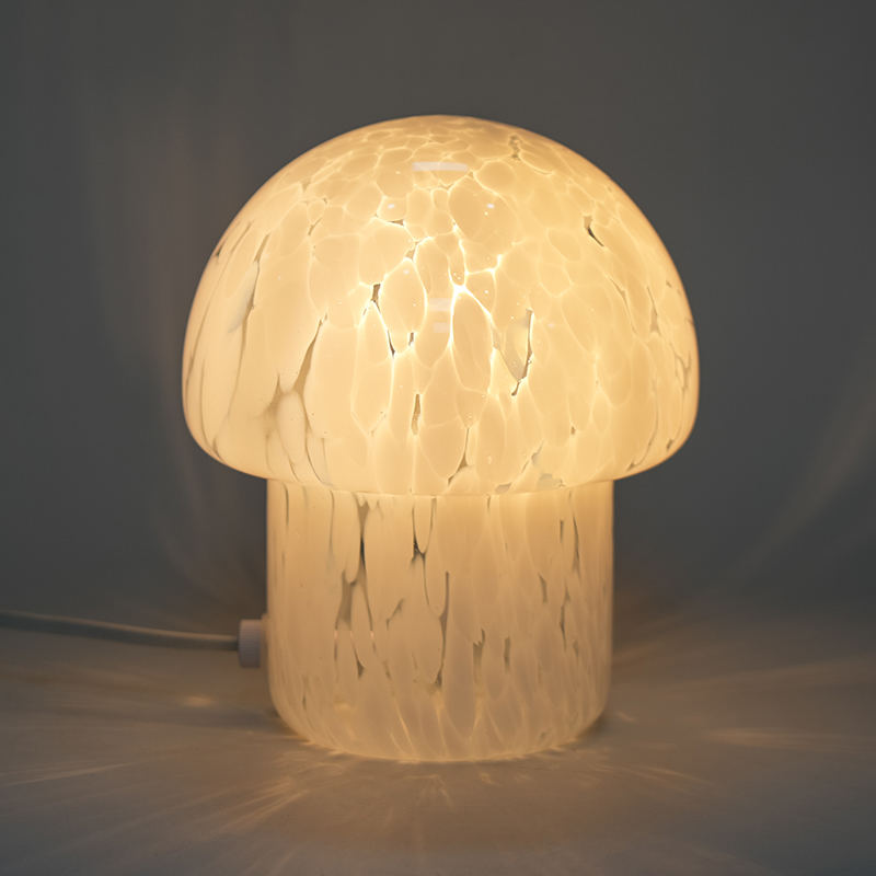 Lampada da tavolo con funghi vetrati