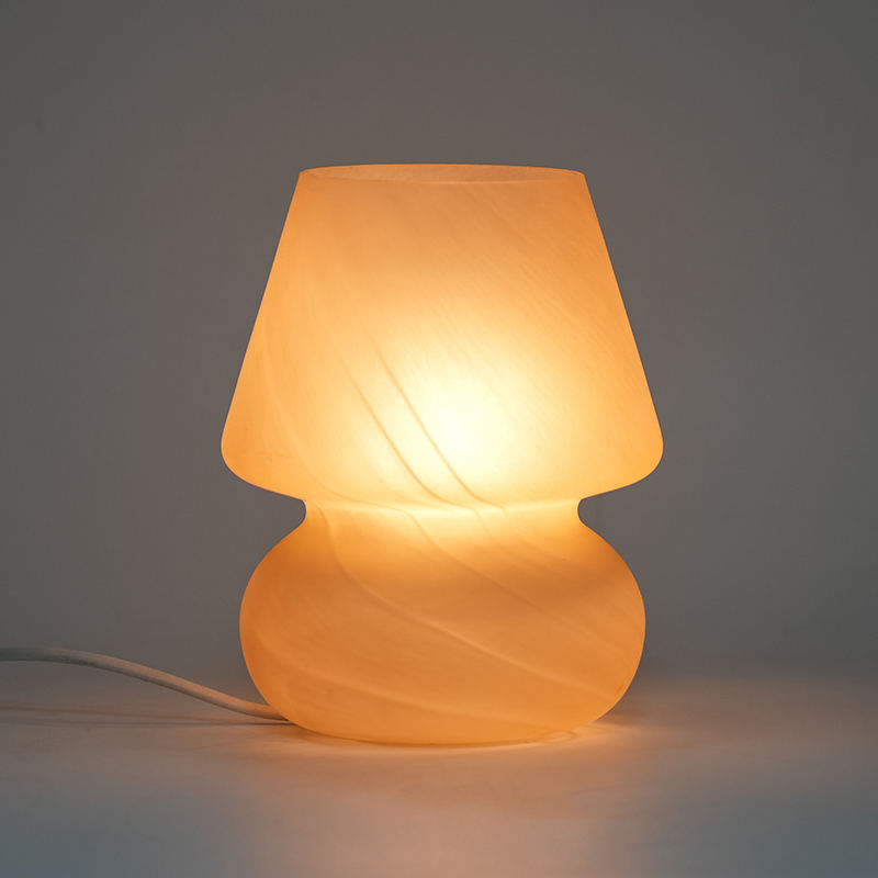 Lampada da tavolo in vetro crema