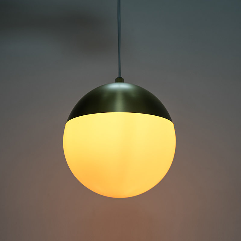 Lampadario di vetro in metallo semplice