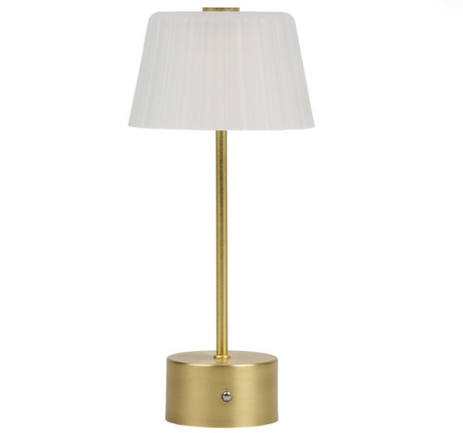 Quanta energia risparmia la lampada da tavolo a LED rispetto alle lampade tradizionali?