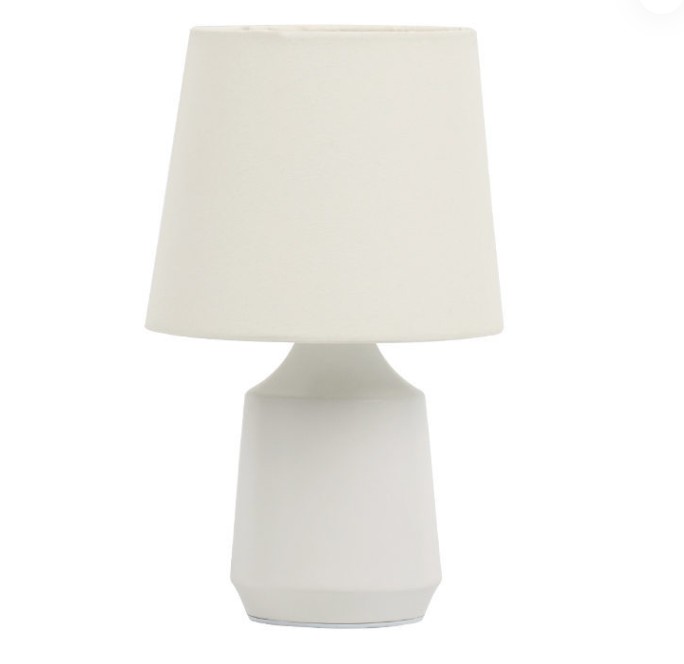 Quanto dovrebbe essere alta una lampada da comodino?