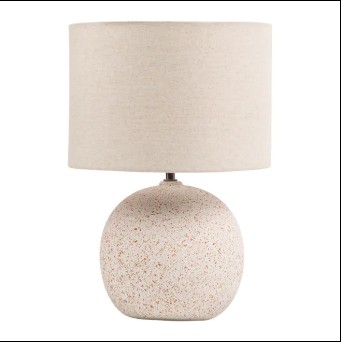 Può una lampada da tavolo decorativa cambiare l'atmosfera di una stanza?
