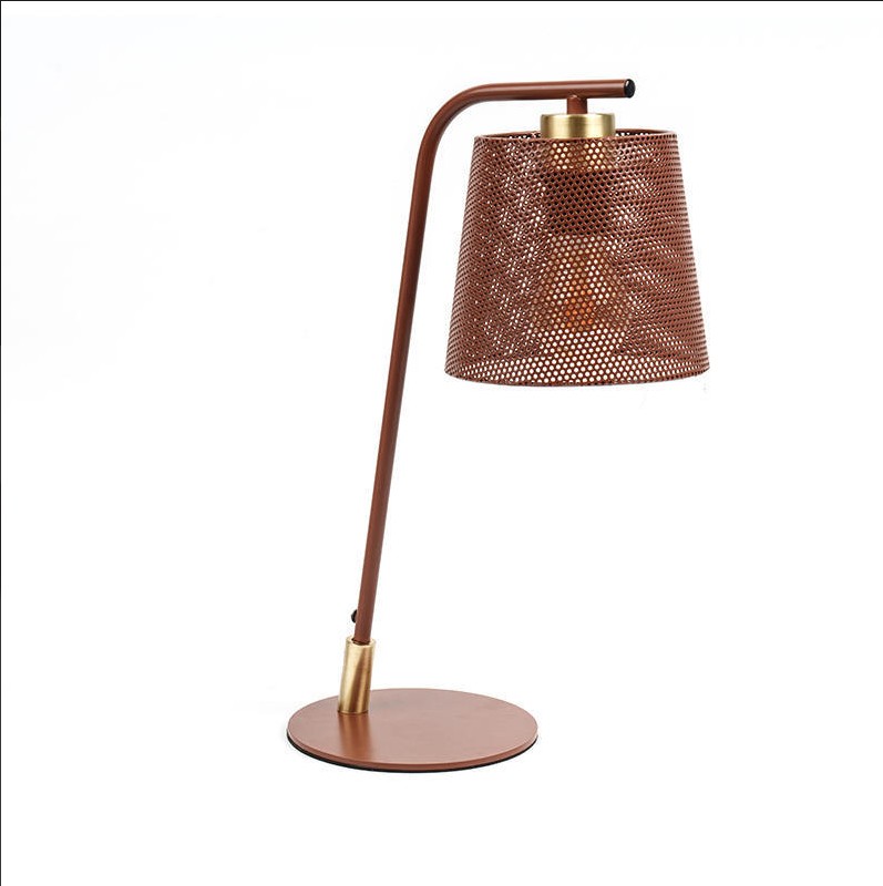In che modo una lampada da tavolo in ferro migliora l'illuminazione domestica moderna?